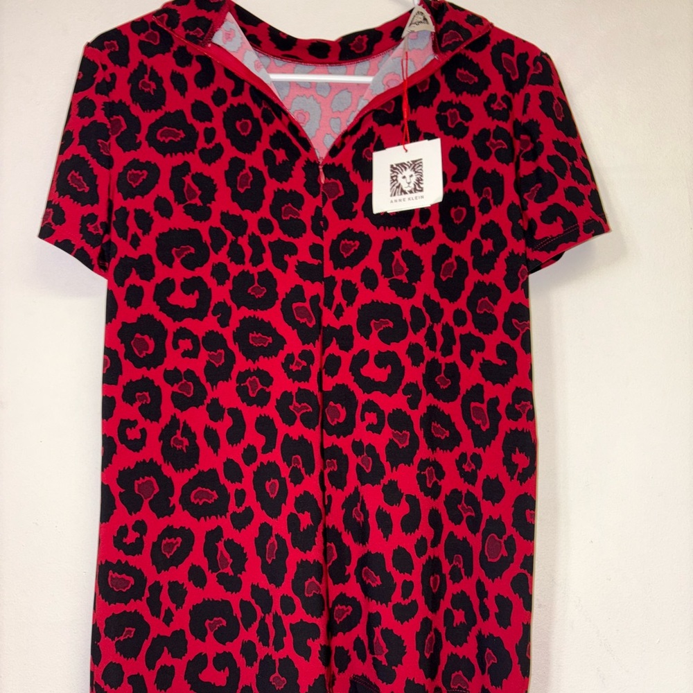ANNE KLEIN - Stylish Red Leopard Print Blouse